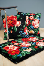 Load image into Gallery viewer, Rug Latch Hook Kit ~ Roses