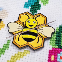 Load image into Gallery viewer, Bee Needle Minder