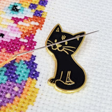 Load image into Gallery viewer, Black Cat Needle Minder
