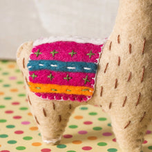 Load image into Gallery viewer, Llamas Felt Craft Kit