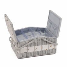 Load image into Gallery viewer, Sewing box / Wicker Basket - Bee