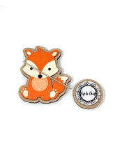 Load image into Gallery viewer, Fox Needle Minder